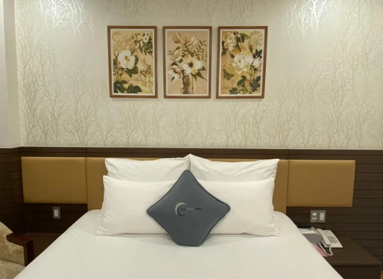 The Moon Hotel 2 Ho Chi Minh City 2*,